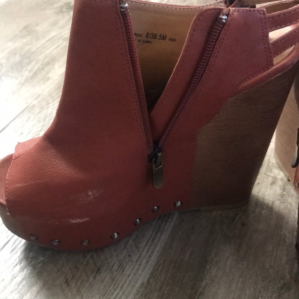 Rust colored wedges - Picture 2 of 7